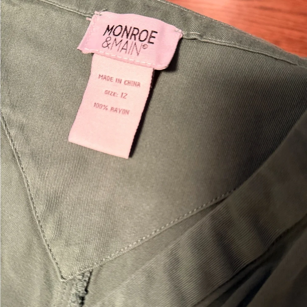 Monroe & Main chic sage